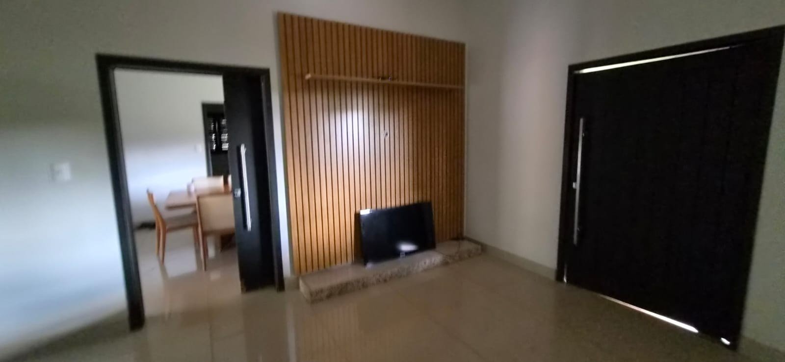 Sala e circulau00e7u00e3o interna da residu00eancia.